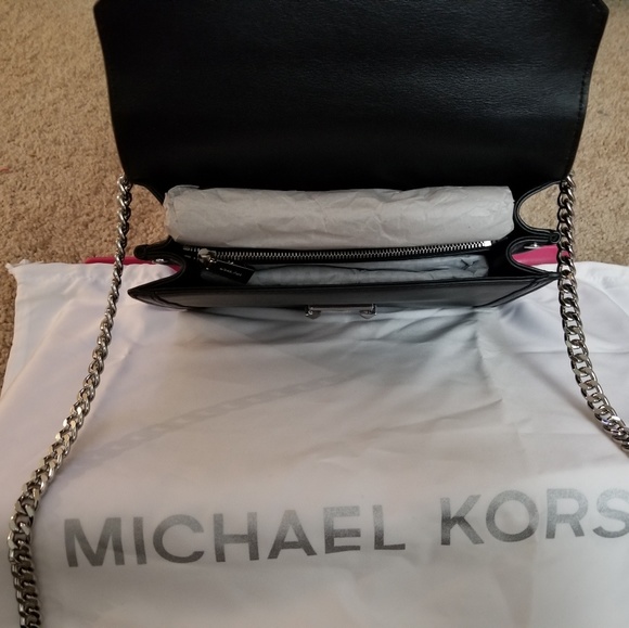 1.Mint condition Michael Kors Shoulder Bag - Picture 3 of 3